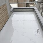京都市右京区にて雨漏り修理・防水工事〈庇からの雨漏りにてベランダ防水〉 施工後