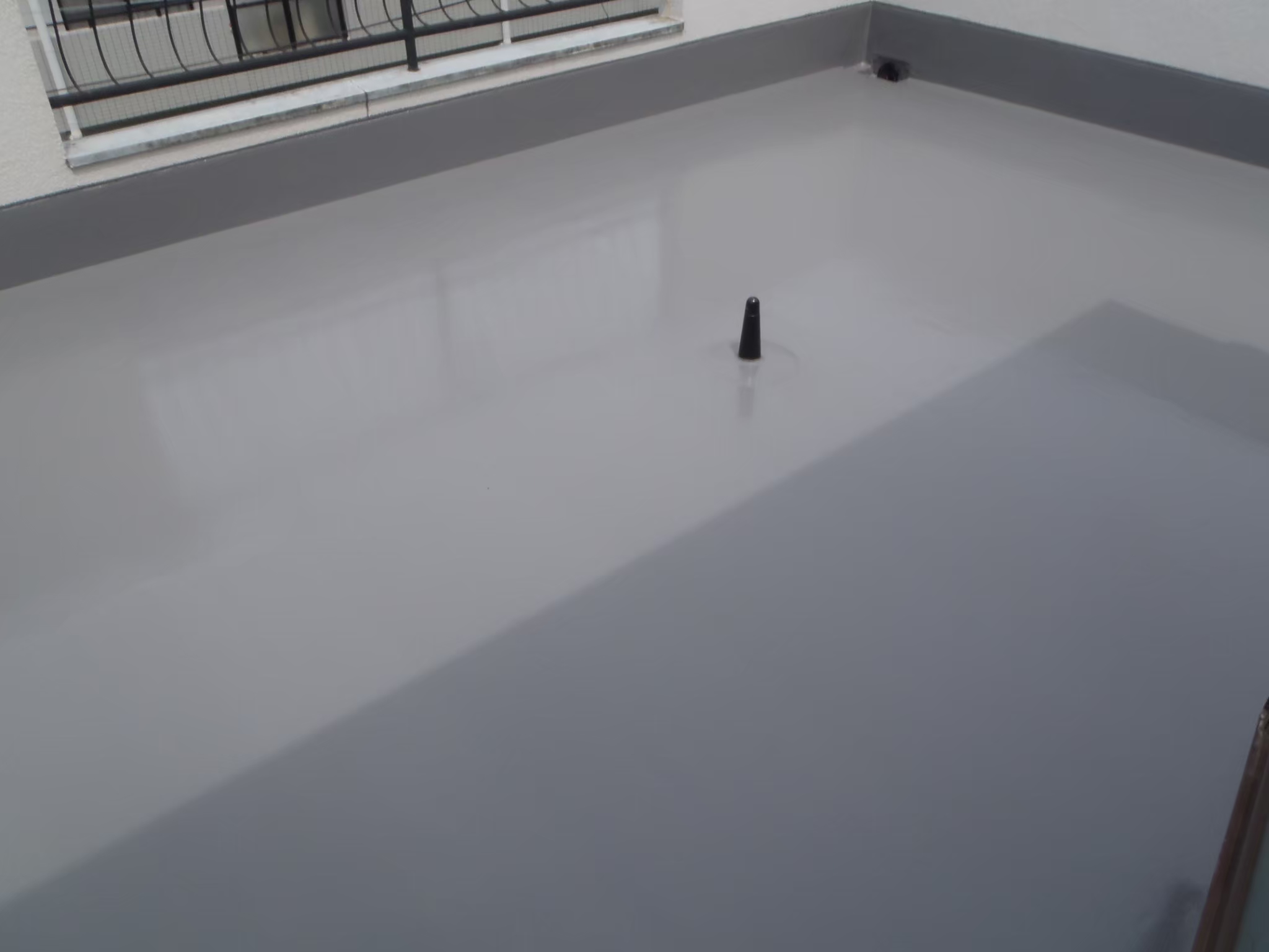 京都市山科区にて雨漏り修理・防水工事〈アパート屋上のウレタン防水改修工事〉 施工後