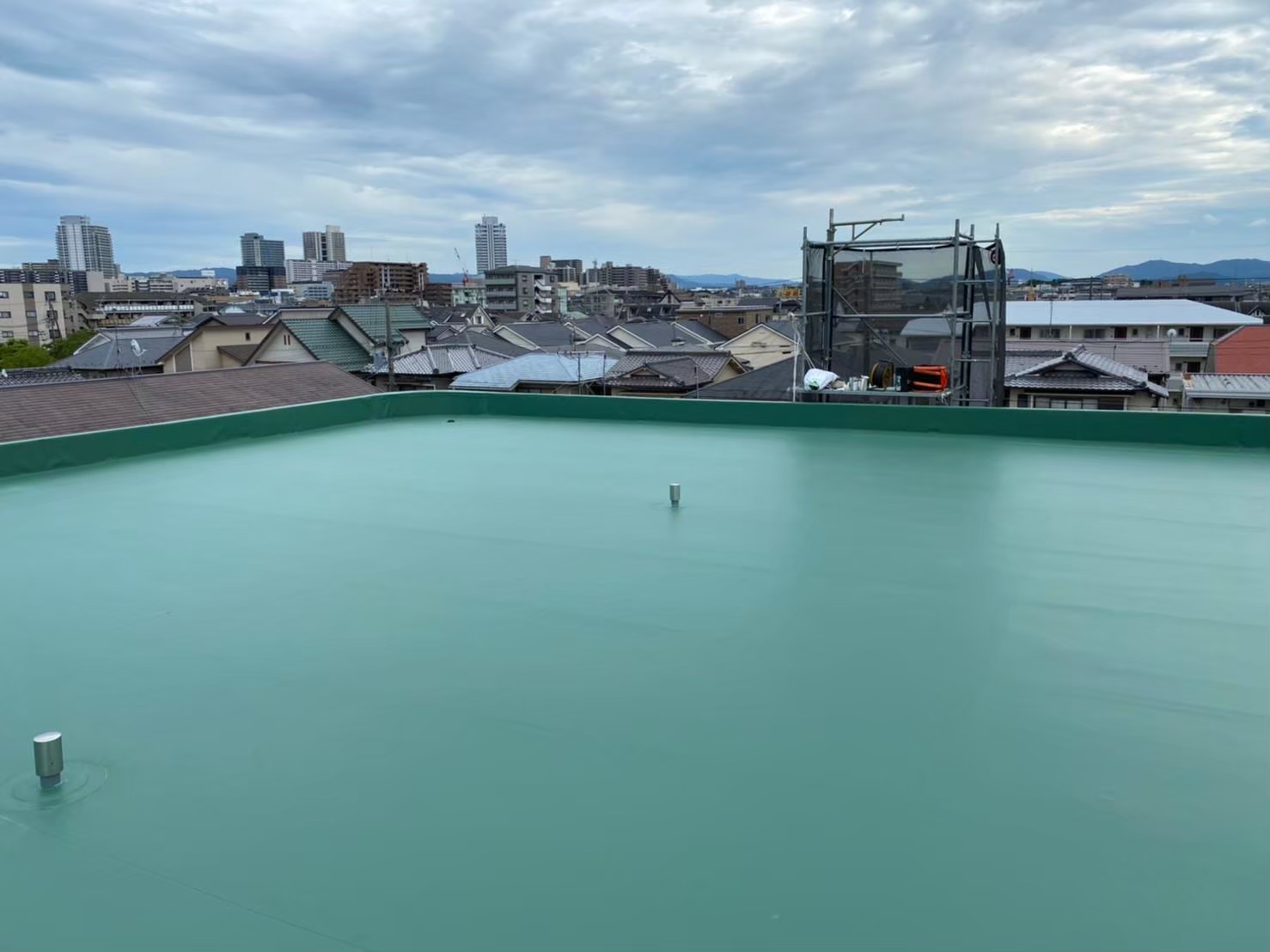 京都市下京区にてマンション屋上の雨漏り修理〈塩ビシート防水・機械固定工法〉 施工後