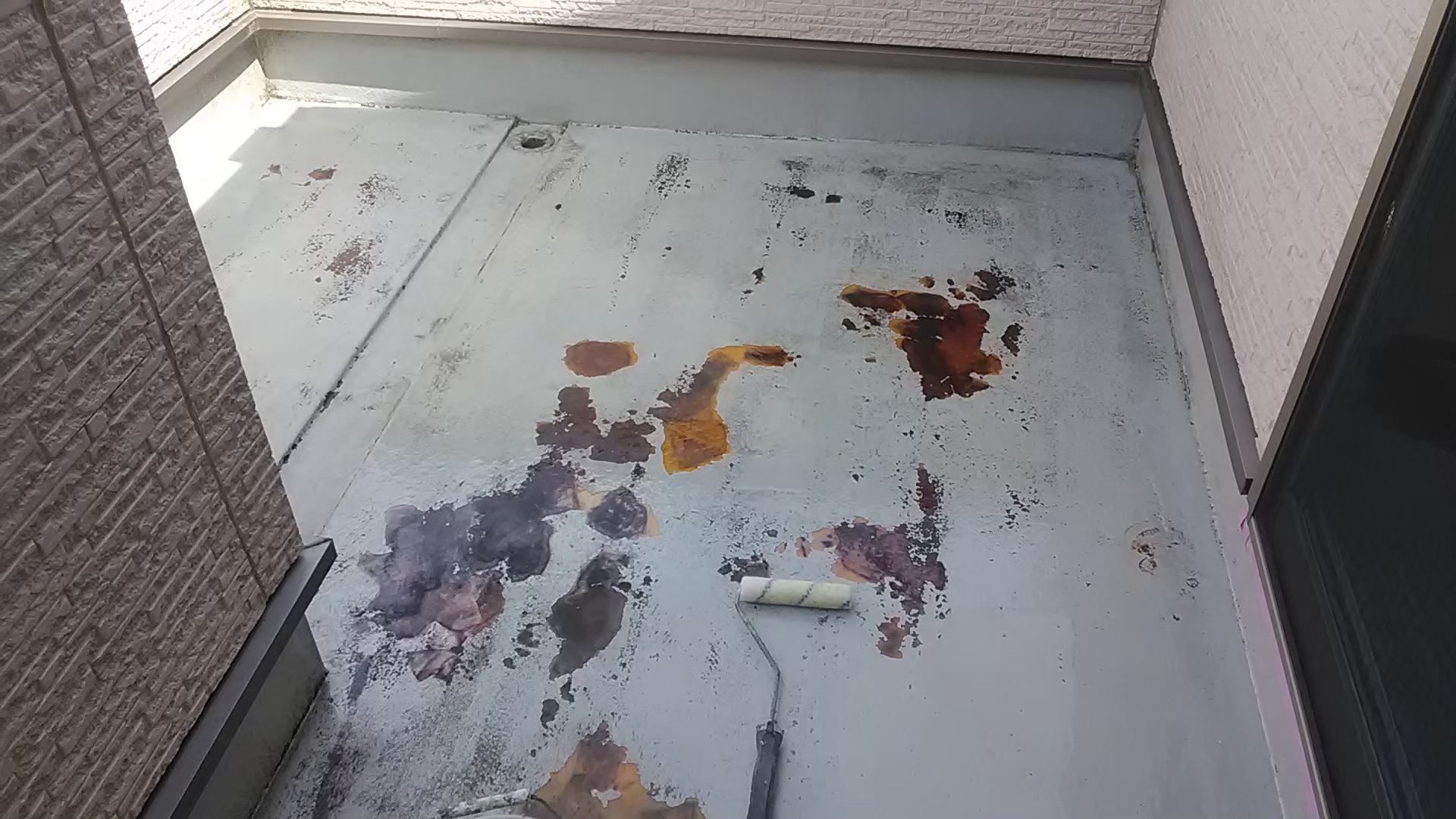 京都市山科区にて戸建てバルコニーの防水工事〈FRP上ウレタン防水・ダイフレックス〉 施工前