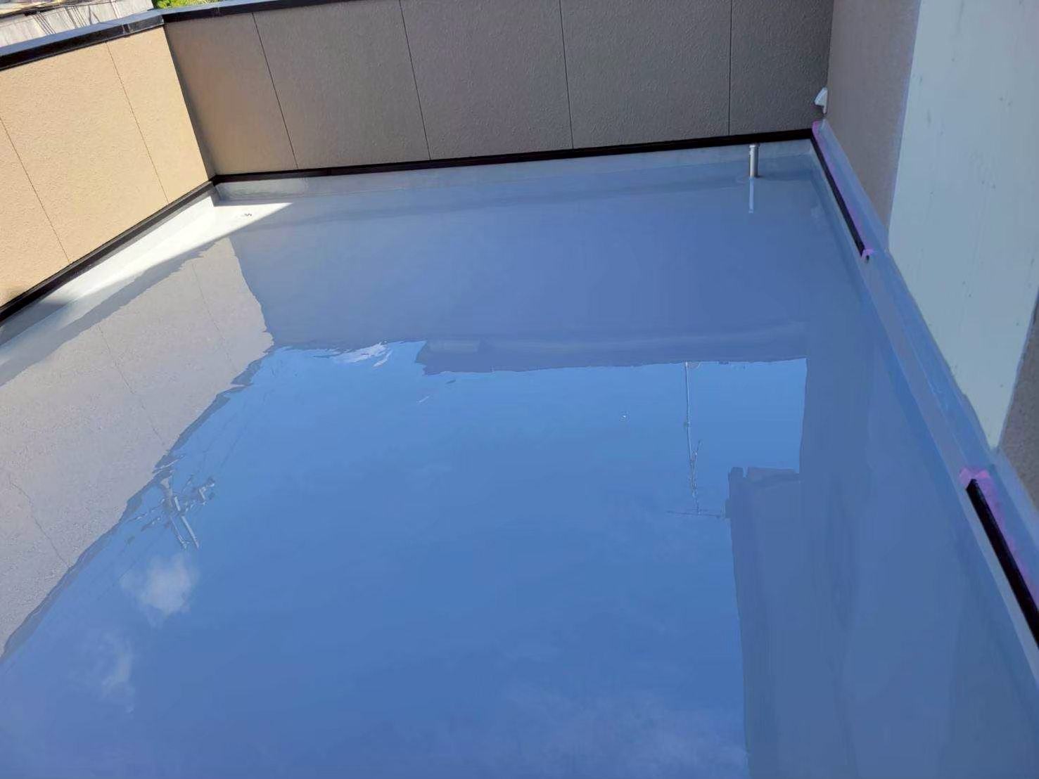 京都市山科区にて陸屋根・ルーフテラスの防水改修工事〈FRP上ウレタン通気緩衝工法〉 施工後