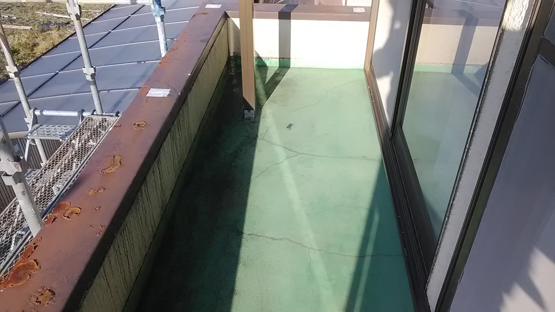 京都市下京区にて雨漏り修理〈戸建てベランダ・バルコニー防水改修工事〉 施工前