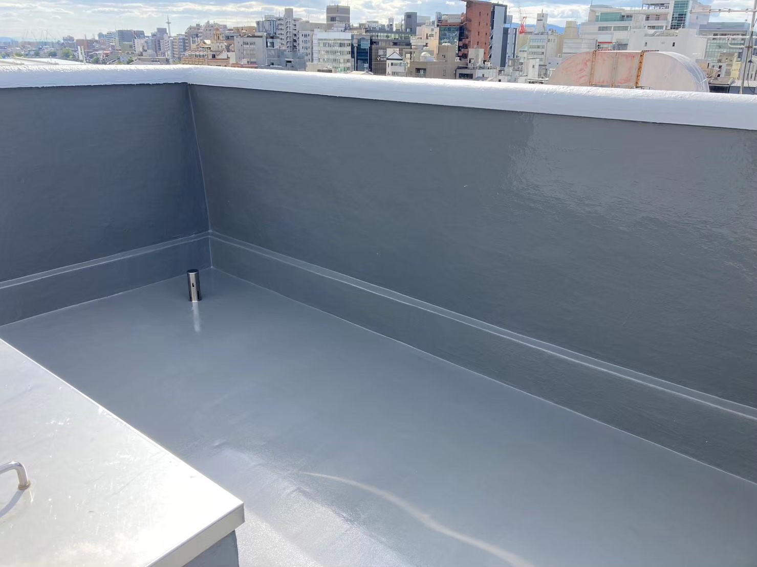 京都市下京区にて防水工事〈商業ビルのウレタン防水・通気緩衝工法〉 施工後