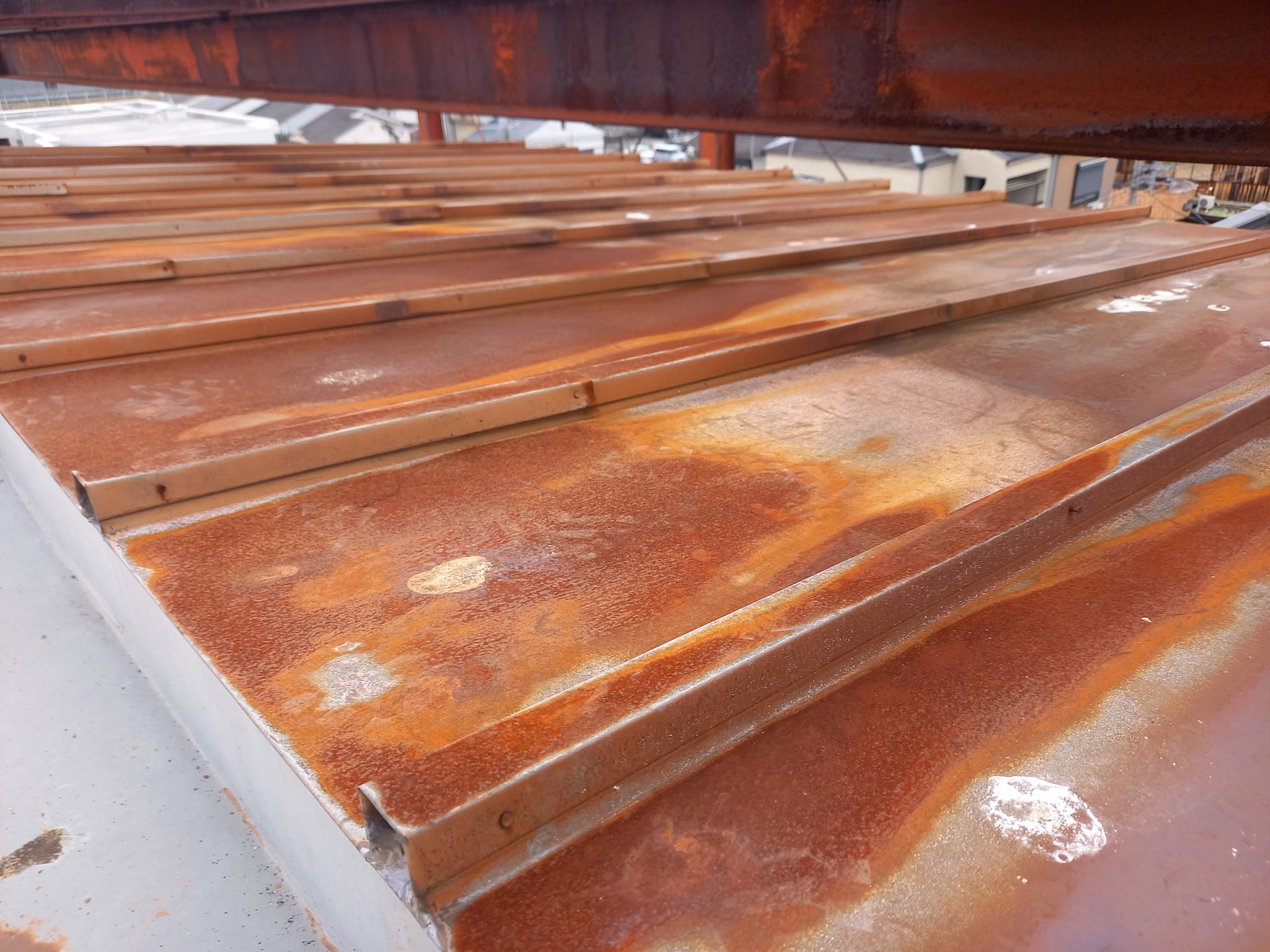 京都市山科区にて防水改修工事〈塔屋屋根の防水塗装〉 施工前