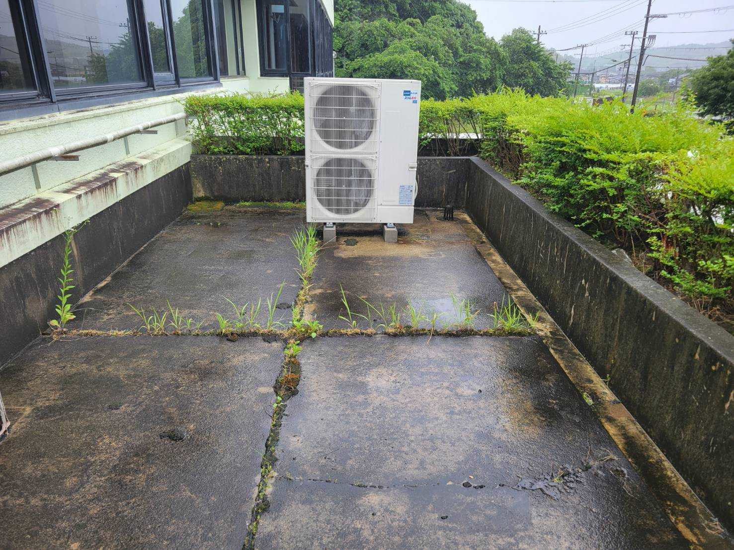 都市中京区にて社屋の雨漏り修理〈塩ビシート・ウレタン防水の複合防水〉 施工前